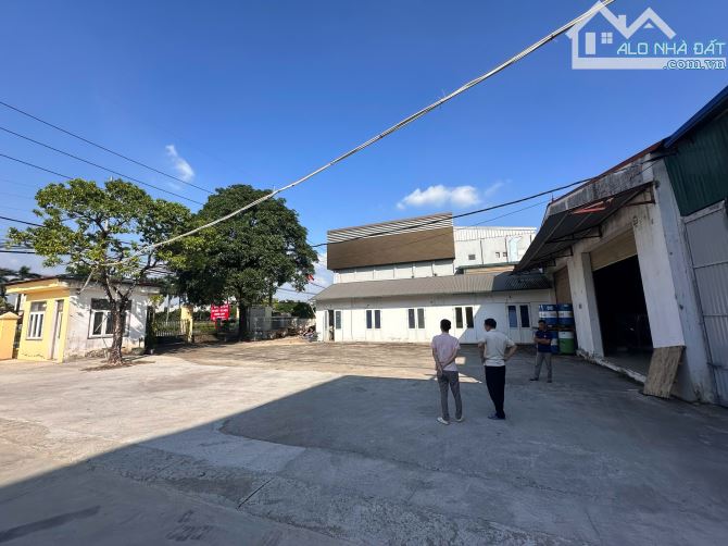 Cho thuê kho xưởng 1000m2 tại Thị trấn Phúc Thọ, trục Quốc lộ 32