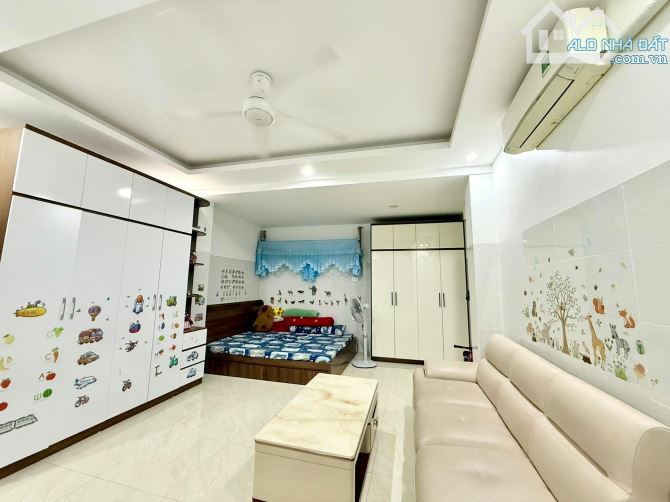 Có 9 triệu. Nhà đẹp ngõ 181 Trần Phú