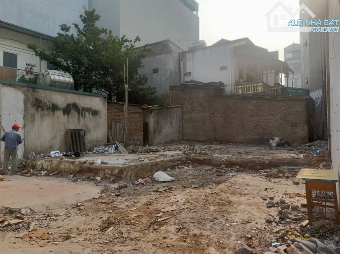 bán đất mặt phố trần vĩ, đường rộng, vỉa hè đẹp, thông thoáng, không lỗi phong thủy
