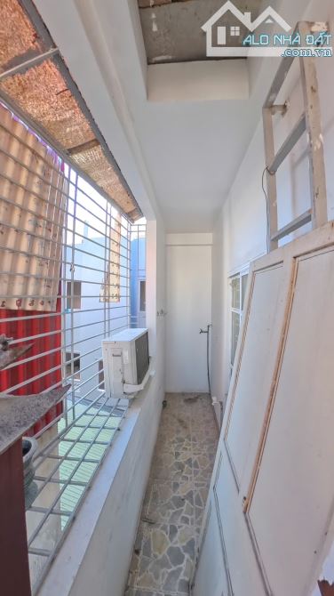 Chuyển nhượng nhà 3 tầng độc lập mặt ngõ Trại Lẻ, ô tô đỗ gần nhà.