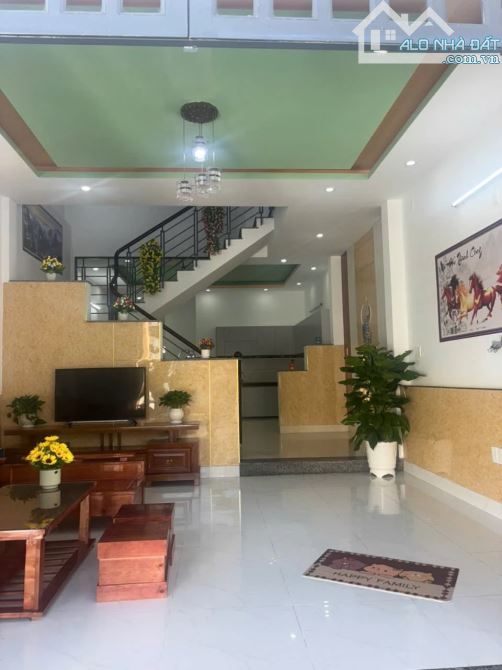 NHÀ 2 TẦNG, DT 123M2, BẦU CẦU 9, HOÀ XUÂN, CẨM LỆ GIÁ CHỈ 5 Tỷ