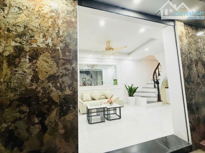 NHÀ ĐẸP CẦU GIẤY- NGÕ 79 RỘNG, THÔNG PHỐ NGUYỄN KHANG/THÀNH THÁI- TIỆN ÍCH BẠT NGÀN