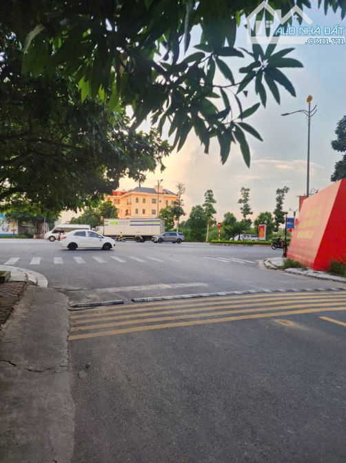 Bán lô đất Nguyễn Quyền. Thuộc ĐHL. dt.115m. mt.5m. hướng TB giá.13,7 tỷ