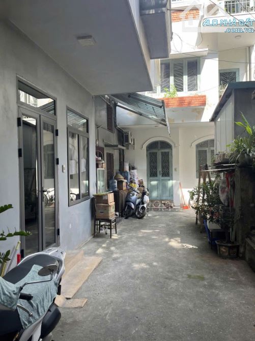 Cho thuê nhà đường Phan Đình Phùng, Phường Quán Thánh, Ba Đình. DT 22m x 3 tầng, giá