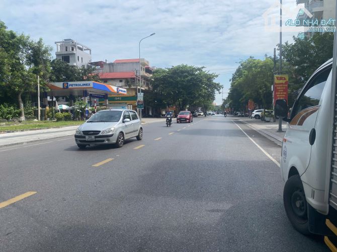 Bán nhà 2 tầng đường Ngô Gia Tự-Suối Hoa-BN. dt.123m. mt.4m. hướng TB giá:21,5 tỷ
