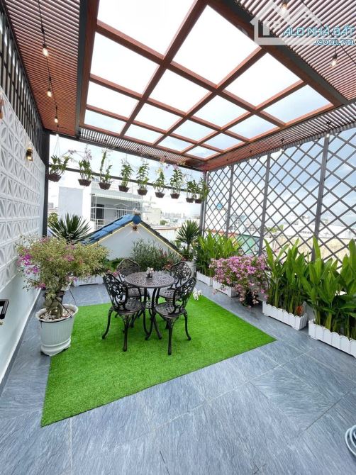 Nhà đẹp long lanh 3 lầu DT: 4.02 * 15.5 giá nhỉnh 6 toi - 11