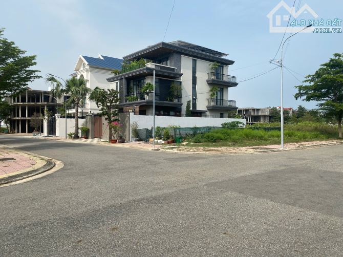 BÁN LÔ ĐẤT GẦN 250m2 ĐƯỢC PHÉP XÂY DỰNG GIÁ CHỈ 58tr/m2 GẦN ĐƯỜNG HÀN ĐIỀU P11 TP VŨNG TÀU - 11