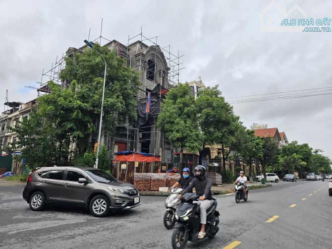Bán đất đường nguyễn quyền đại dương DT 135m, MT 7,9m, Hướng ĐN, Giá 21,6 tỷ - 2