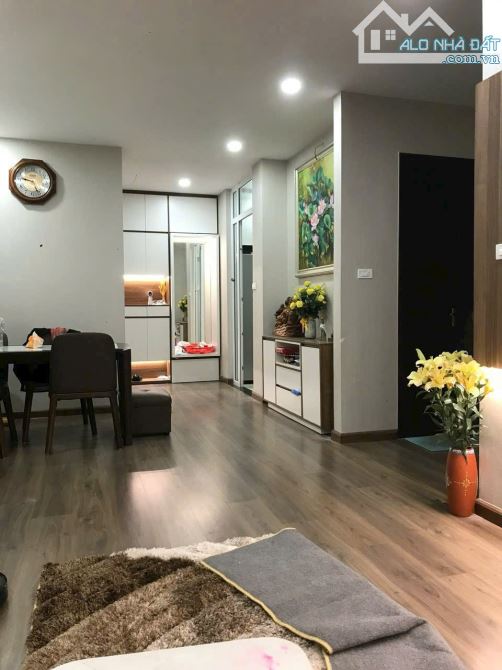 Cần bán căn hộ 3 ngủ A10 Nam Trung Yên sẵn sổ nhà đẹp giá 11 tỷ - 1