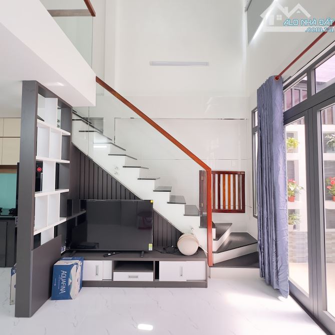 NHÀ TRỆT LỬNG THỔ CƯ HOÀN CÔNG GẦN SÂN BAY - HẺM 48 HUỲNH PHAN HỘ- NỘI THẤT MỚI CAO CẤP - 1
