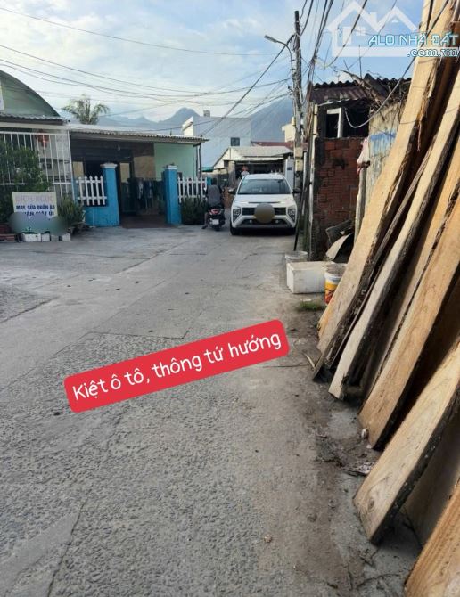 Giá rẻ nhất thị trường, lô đất đẹp kiệt ô tô vào tận nơi Nguyễn Văn Cừ - 1