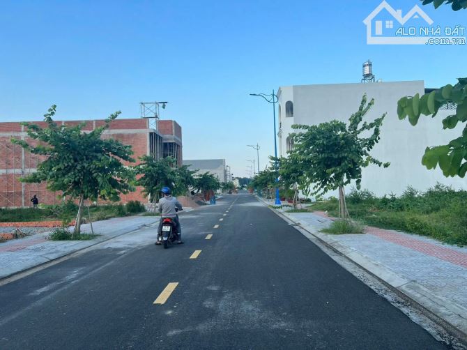 ĐẤT GIÁ RẺ, VỊ TRÍ KIM CƯƠNG NGAY LÀNG ĐẠI HỌC - ĐƯỜNG VÕ THỊ SÁU - 280M2 GIÁ 2 TỶ 3 - SHR - 1