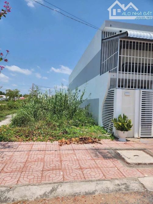Đất nền 3 mặt tiền khu dân cư đông đúc thích hợp định cư - 1
