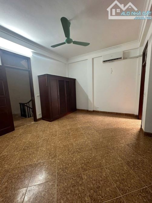 Cho thuê nhà nguyên căn ngõ 358 Bùi Xương Trạch. 45m2 x 5 tầng, 3 ngủ 12 triệu - 1