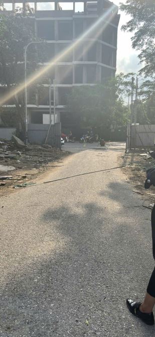 Bán nhà xây Thô 3 Tầng . Lê Hồng Phong . dt 81,6m . mt 5m . hướng B . giá 10 tỷ 2 - 1