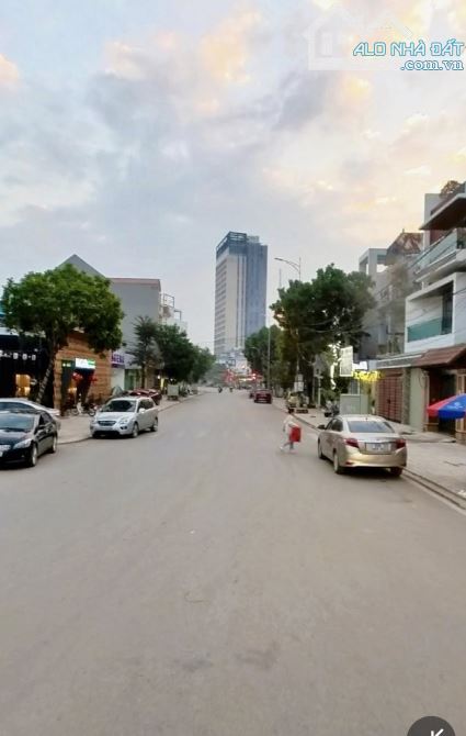 Bán nhanh nhà 4 tầng mặt tiền KD đẹp - có thương lượng - 1