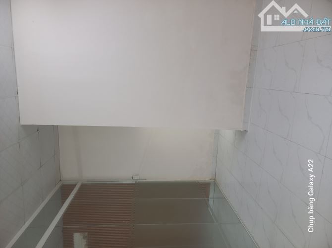 Ban nhà nguyên căn, DT 6.5m x22m(143m²). Ngay cạnh chợ Phú Xuân (thị trấn Nhà Bè). Hẻm xe - 1
