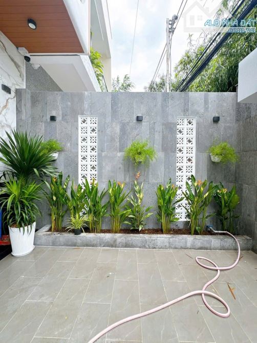 NHÀ 2 TẦNG FULL NỘI THẤT– XE HƠI VÀO TẬN NHÀ – GẦN CHỢ BÌNH CHÁNH .2Tỷ5.100m2 - 1