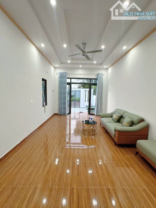 Kẹt tiền bán gấp căn nhà ở Tân Thông Hội - Gần chợ Việt Kiều - 890 Triệu - Sổ Hồng Riêng - 1
