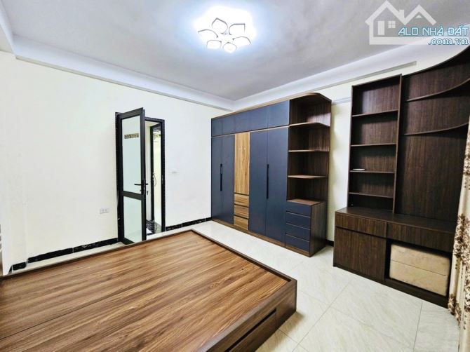 BÁN NHÀ ĐƯỜNG BÁT KHỐI 35M2, 5 TẦNG, 5.35 TỶ NGÕ NÔNG, GẦN Ô TÔ - 1