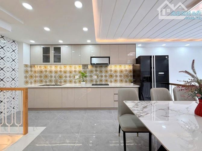 Bán ngay căn Phạm Văn Đồng, Thủ Đức. Giá: 2 tỷ 320tr/68m2, sổ hồng riêng, 1 trệt 2 lầu - 1