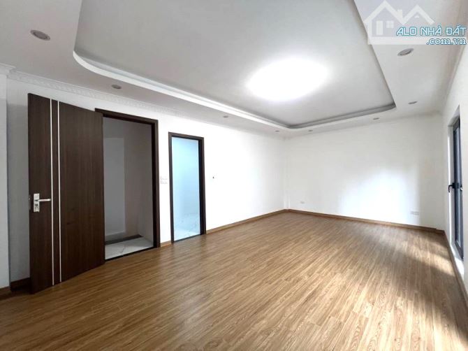 BÁN NHÀ ĐƯỜNG CỔ LINH 35M2, 5 TẦNG, 5.8 TỶ NHÀ ĐẸP Ở NGAY, GẦN Ô TÔ - 1