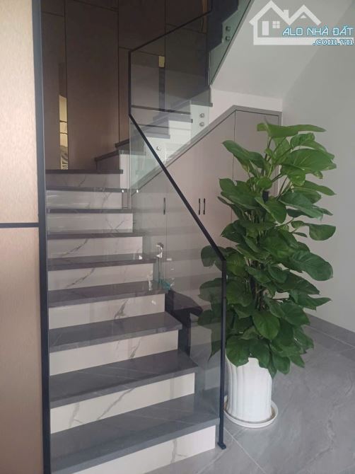 BÁN BIỆT THỰ ĐẸP XÂY DỰNG KHÔNG GIAN MỞ P12 GẦN KHU BỒ ĐỘI 129 - 1
