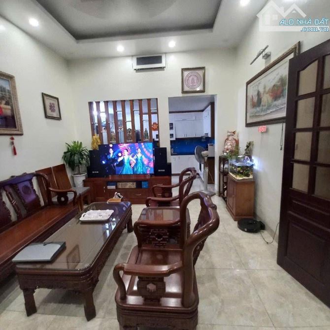 Bán nhà Ngô Thì Nhậm- dân xây - 56m 2 thoáng - ô tô đỗ cửa - giá 10 tỷ 1 - 1
