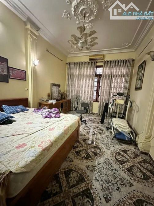 Bán nhà 4 tầng mặt phố lớn Quang Trung, 80m2, 2 mặt phố 4m có vỉa hè rộng, KD sầm uất - 1