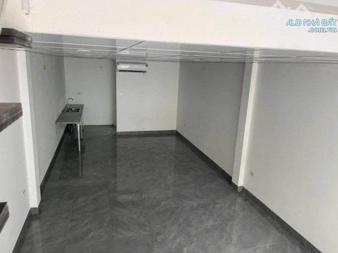 Phân lô ô tô tránh Dịch vụ Hàng Bè, Kiến Hưng. Dt 50m × Mt 4m. Giá 13 tỷ. Kinh doanh VP - 1
