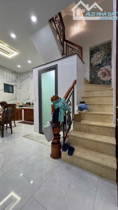 Mặt tiền Quận 11. Đường 16m ra 3/2. DT: 4x20m. Nở hậu. 6 Tầng thang máy - 1