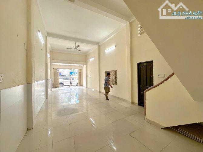 Mặt tiền đường Nguyễn Tiểu La Quận 10 - 1