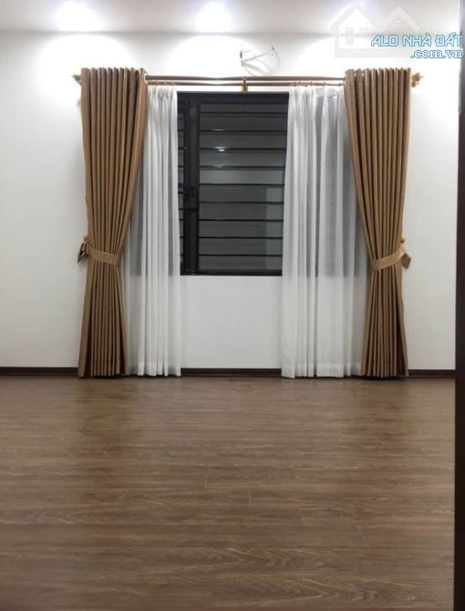 Bán nhà Phố Trạm - ngõ nông - gần ô tô - giá rẻ nhất khu vực - 5 tầng - 6.2 tỷ - 1