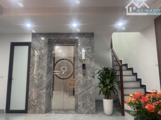 ĐỊNH CÔNG THƯỢNG - 6 TẦNG THANG MÁY MỚI KOONG - 5M RA Ô TÔ TRÁNH - 4 NGỦ KHÉP KÍN FULL ĐỒ