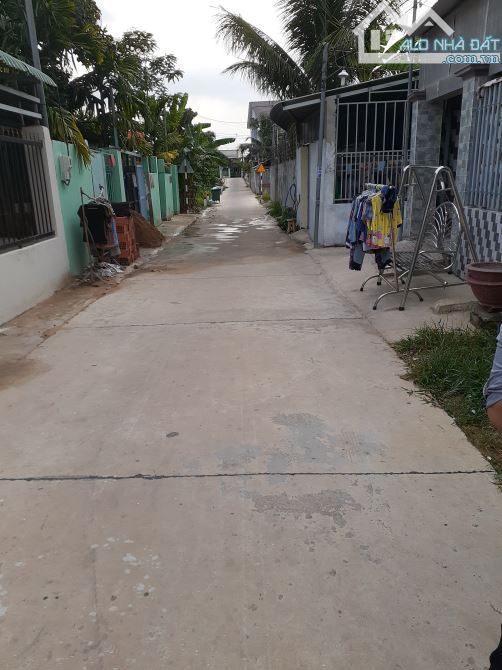 Bán nhà Phú Đông Nhơn Trạch hẻm 1 sẹc ô tô, full thổ cư, sổ riêng, DT 90m2 giá 1,65 tỷ - 1