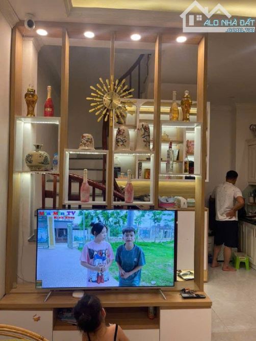 BÁN NHÀ PHAN ĐÌNH GIÓT, 40M² X 5 TẦNG, GẦN Ô TÔ, GẦN HỒ, NGÕ THÔNG THOÁNG SÁNG, KCBT CHẮC - 1