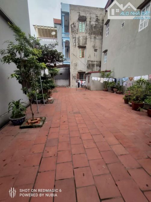 Cho thuê nhà 3 tầng có sân rộng 200m2 - 1