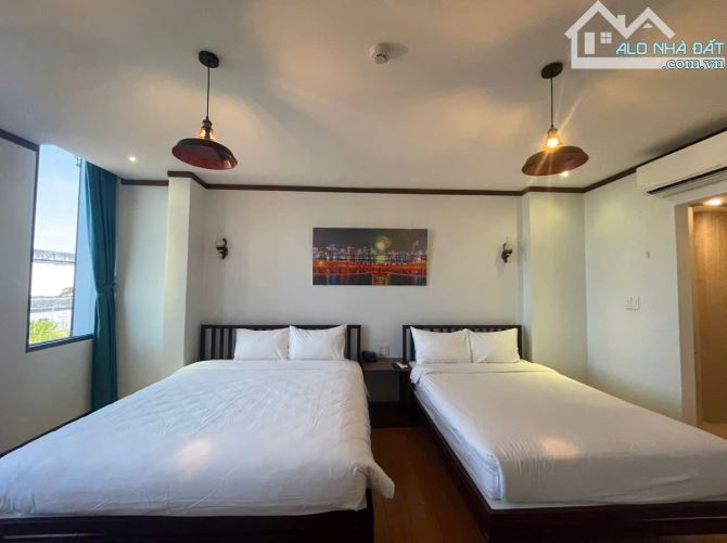 Bán khách sạn 6 tầng, 18 phòng, mặt tiền đường 2 Tháng 9, Hải Châu. DT 112.5m2. Giá 27 tỷ - 1