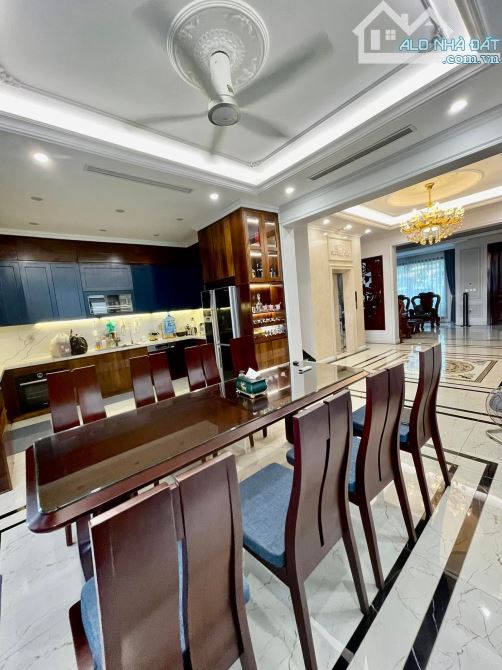 Giảm 3 tỷ Liền kề Nguyệt Quế Vin Riverside 4 tầng thang máy lô góc 180m2 mt 10m - 1