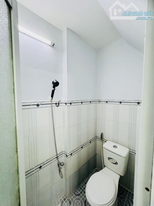 QUẬN 6 -  GẦN CHỢ BÀ HOM – HẺM XE HƠI – CÁCH 1 CĂN RA HẺM XE TẢI – 2 TẦNG  – NHỈNH 4T - 1