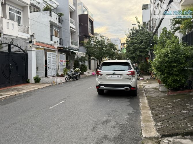 nhà 8,5x18m đường số Phường Tân Quy Q7. giá Tốt DT - 1