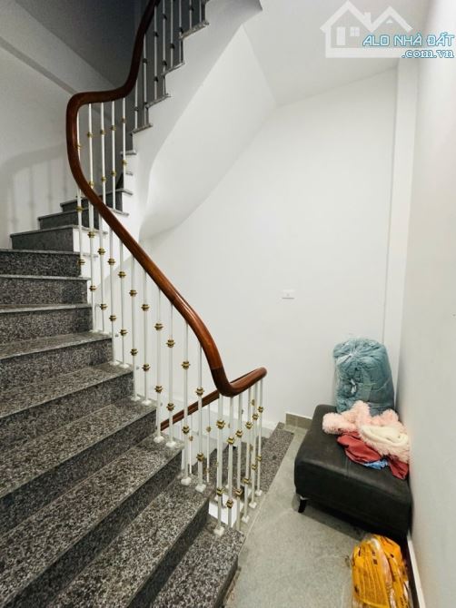 BÁN NHÀ THỤY KHUÊ 31M2 XÂY 5 TẦNG MỚI GIÁ CHỈ 8.2 TỶ - 1