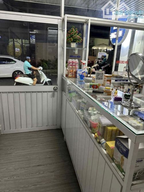 Bán nhà lầu, Mặt tiền chợ Hồ Bơi Phương Nam, SR,TC chỉ 4 tỷ650 - 1