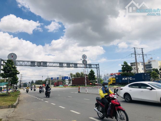 🚨 GẤP BÁN NHÀ MẶT TIỀN QUẬN 7 🚨 📍 Ngã tư Nguyễn Văn Linh – Huỳnh Tấn Phát  💰 Dòng tiền - 1