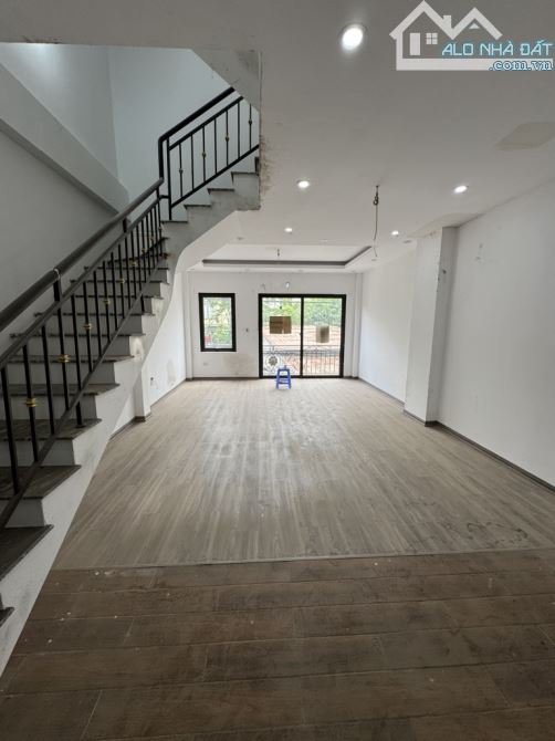 Bán nhà đông la nhà đẹp ở ngay 47m2  6,3 tỉ - 1