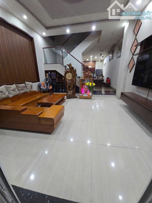 Bán nhà lầu đẹp SR, TC, đường nhựa thông, gần GX Lộc Lâm chỉ 3 tỷ 790 - 1