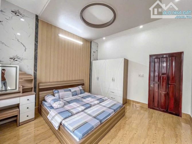Duy nhất nhà Đoàn Văn Bơ, Quận 4 / 52m2 / 2 tỷ 390 triệu / sổ hồng riên - 1