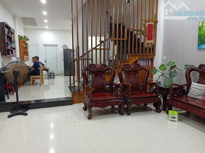 Bán nhà 2 tầng Dt đất 100m2 đường Trung Lương 2 view công viên, gần chợ Hòa Xuân - 1