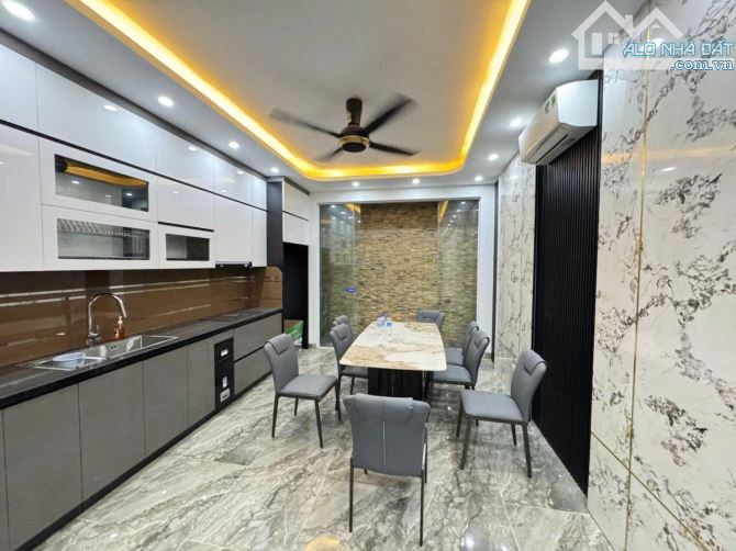 Nóng, bán nhà Phạm Văn Đồng, tầm tiền cực hiếm, 50m2, QH ổn định, thoáng - 1