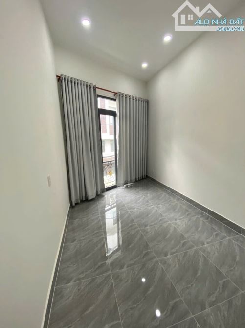 Bán gấp nhà mới mặt tiền Trịnh Đình Trọng, 2 mặt thoáng, hẻm 6m, khu VIP trung,chỉ 6.x tỷ - 1